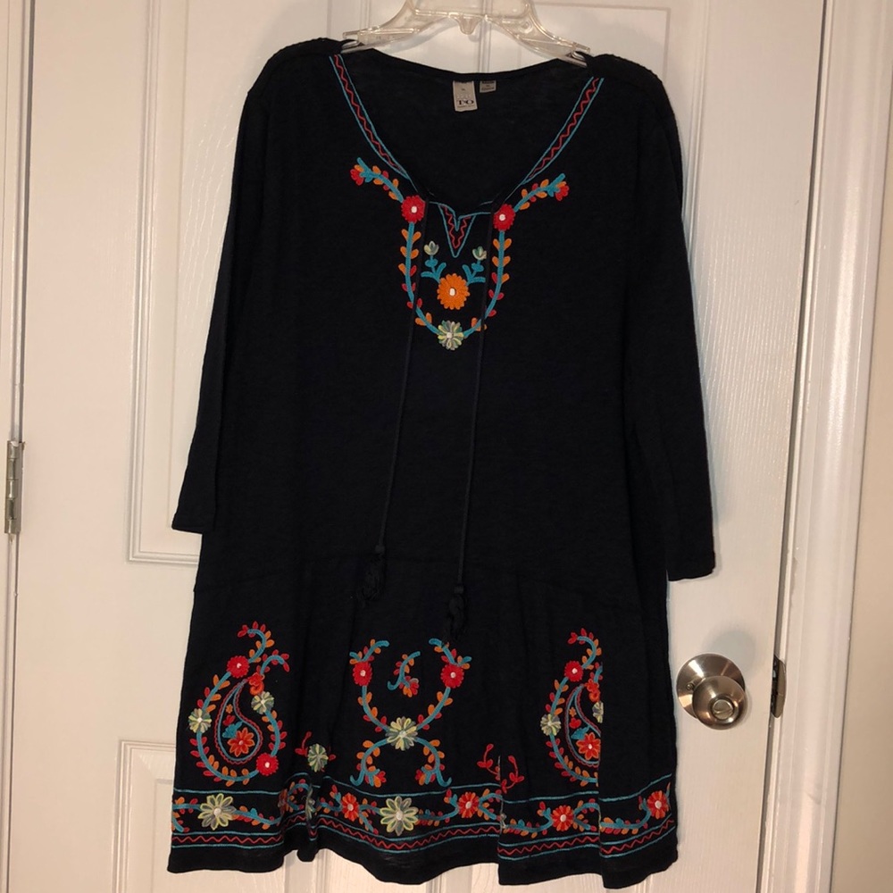 Floral embroidered long shirt